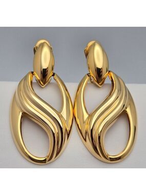 Vintage1980s Modernist Gold Tone Doorknocker Clip On Earrings